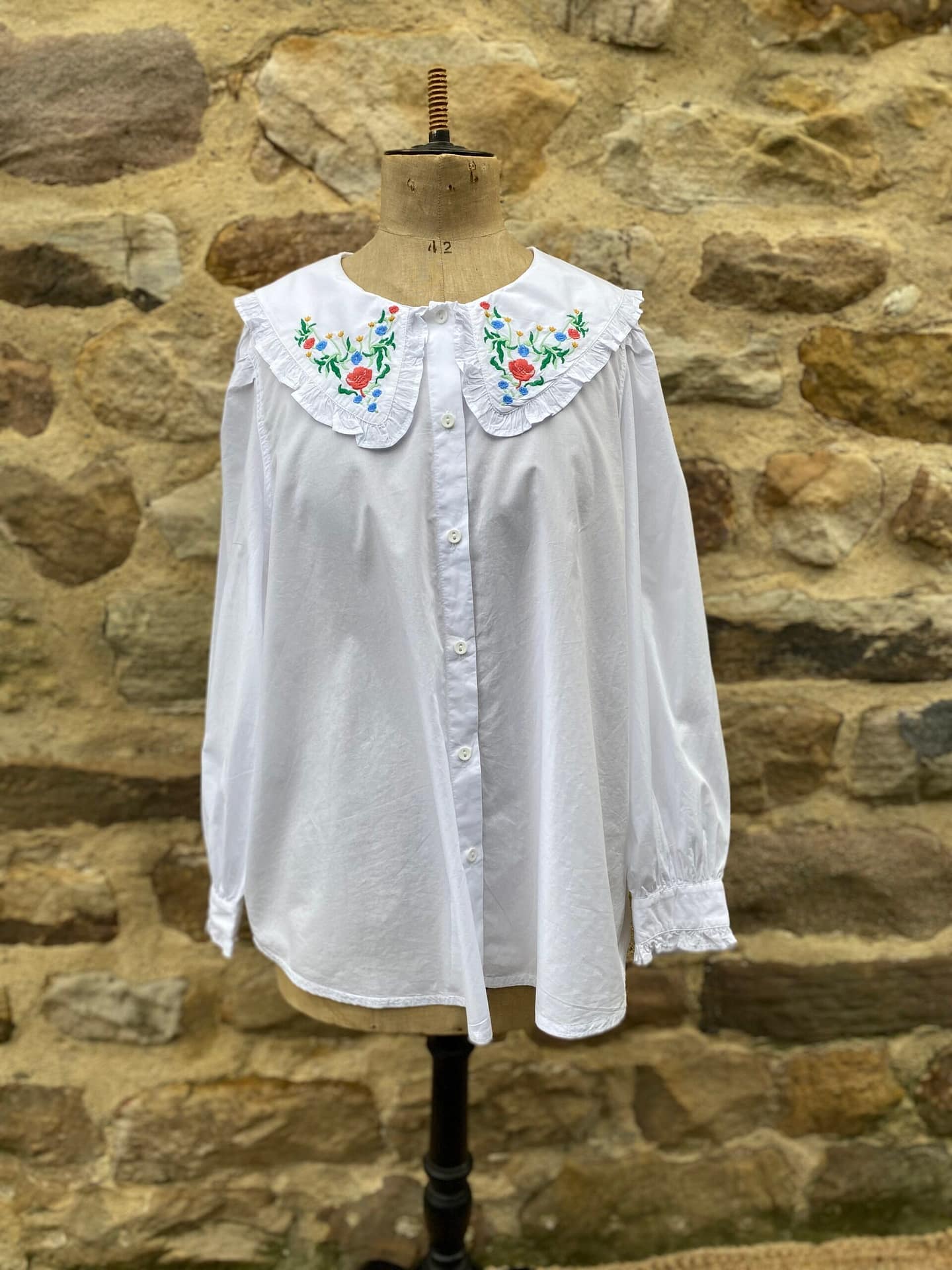 Natural White Floral Peter Pan Collar Low High Design Button Pockets Cotton Shirts Long Sleeve